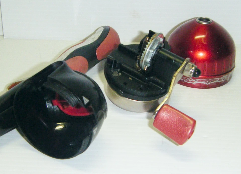 Shakespeare Yu-Gi-OH! de colección Pesca con caña y carrete juvenil de 2 piezas de 5’6”  Foto 3 de 4