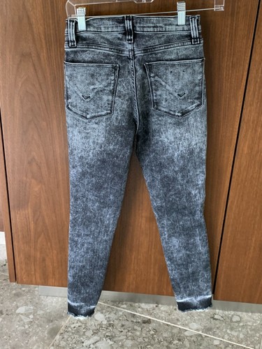 Pantalones de mezclilla recortados Hudson ""Nico Super Skinny"" talla: 25 color: blanco y negro - Imagen 6 de 8
