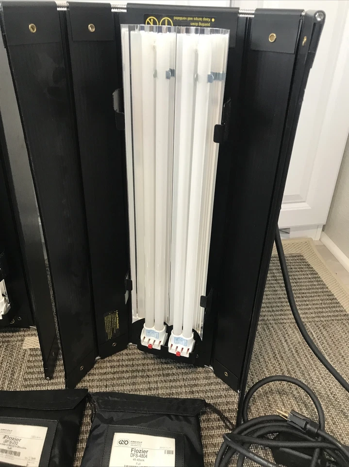 Kino Flo Diva-Lite 201 Two Light Kit + Hard Case Bulbs Grids Flozier DIV-201-120 - Image 3 of 4