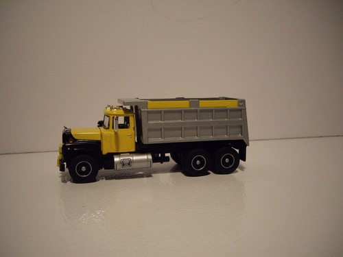 FIRST GEAR DCP 1/64 YELLOW, BLACK AND SILVER MACK R-MODEL TANDEM AXLE DUMP TRUCK - Picture 2 of 6