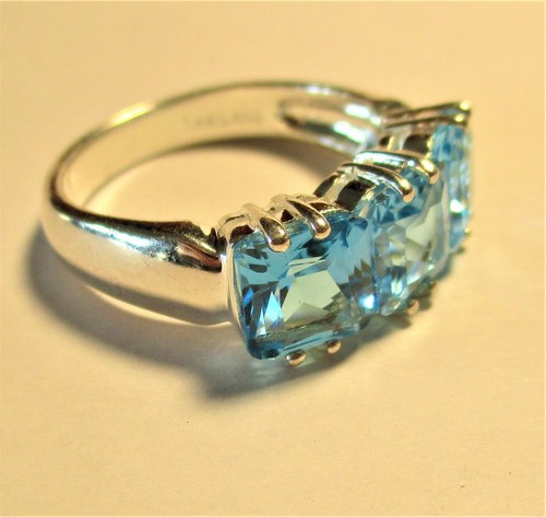 STERLING SILVER BRAND NEW STUNNING BLUE TOPAZ 3 STONE RING SIZE M - Picture 2 of 2