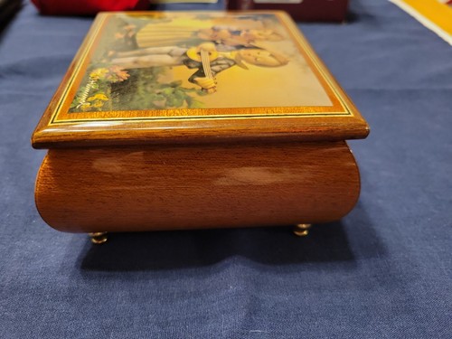 M.J. Hummel HAPPY DAYS Ercolano Music Box Mint w box Italy The Entertainer Sting - Picture 7 of 10