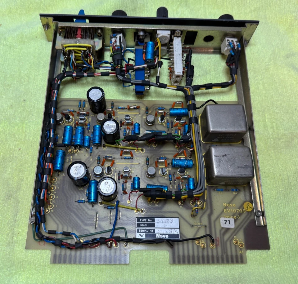 Neve 34133 Stereo Line/Mic preamplifier - Image 3 of 4