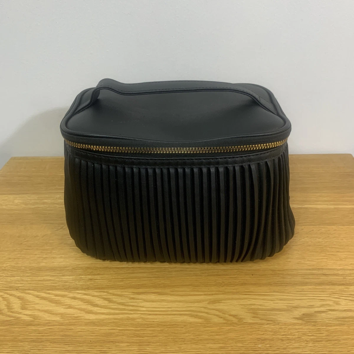 Vanity shop bag primark