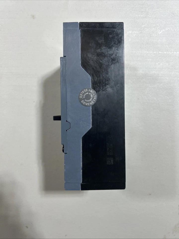 Siemens HQR23B200 Circuit Breaker 3-Pole 200A/240V/65KA 50/60Hz New Surplus. - Image 2 of 4