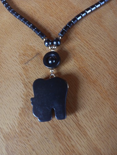 Black Onyx Stone Pendant Necklace Elephant Goldtone Trim - Picture 6 of 6