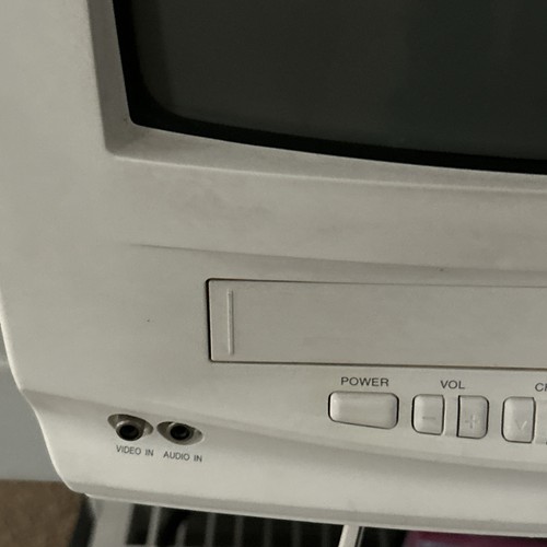 QUASAR VV-1319W 13" Color CRT TV / VCR VHS Combo With REMOTE Tested - Picture 10 of 14