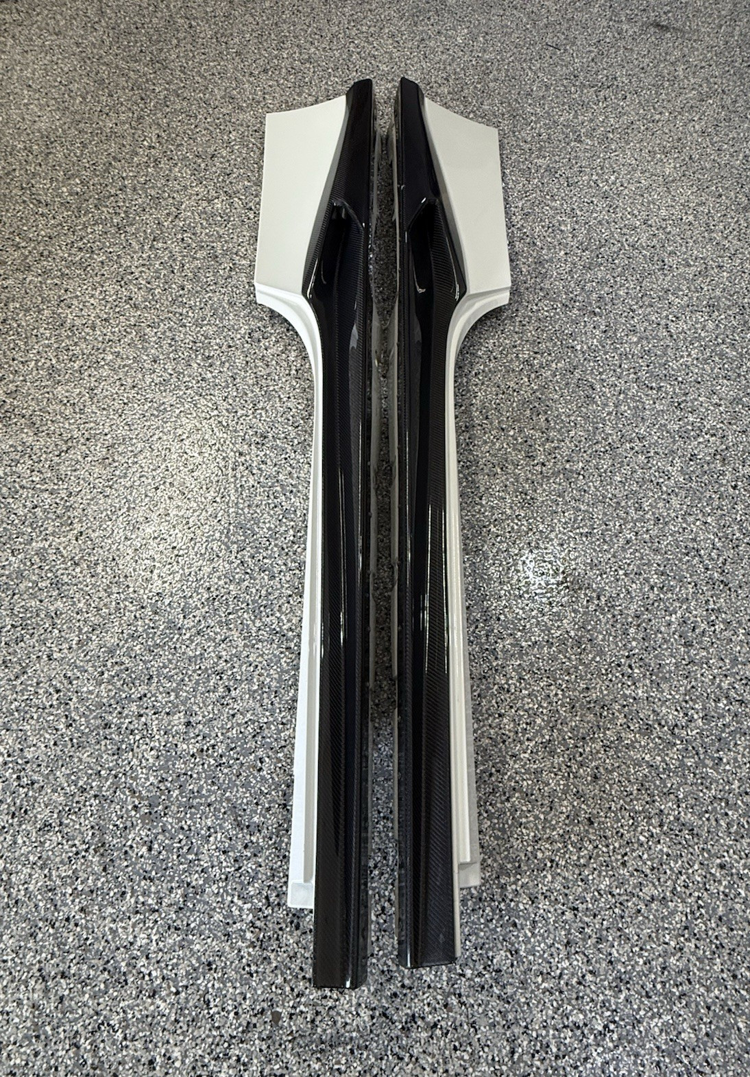 FERRARI 488 OEM RIGHT & LEFT SIDES ROCKERS SKIRTS WITH CARBON FIBER OVERLAYS