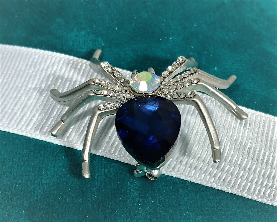 BETSEY JOHNSON BROCHE PIN PLATA ARAÑA AZUL CRISTAL LIBRE PÚRPURA CUERO CORDÓN Foto 3 de 4