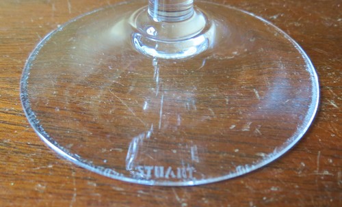 Stuart Manhattan signierter geschliffener Kristall 8 Zoll weinroter Weinkelch - Bild 2 von 5