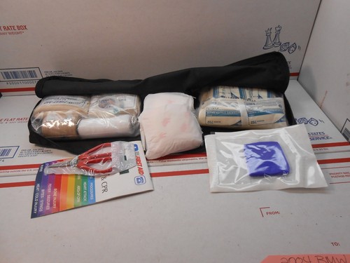 2004 BMW FIRST AID KIT RK0098 - Picture 2 of 4