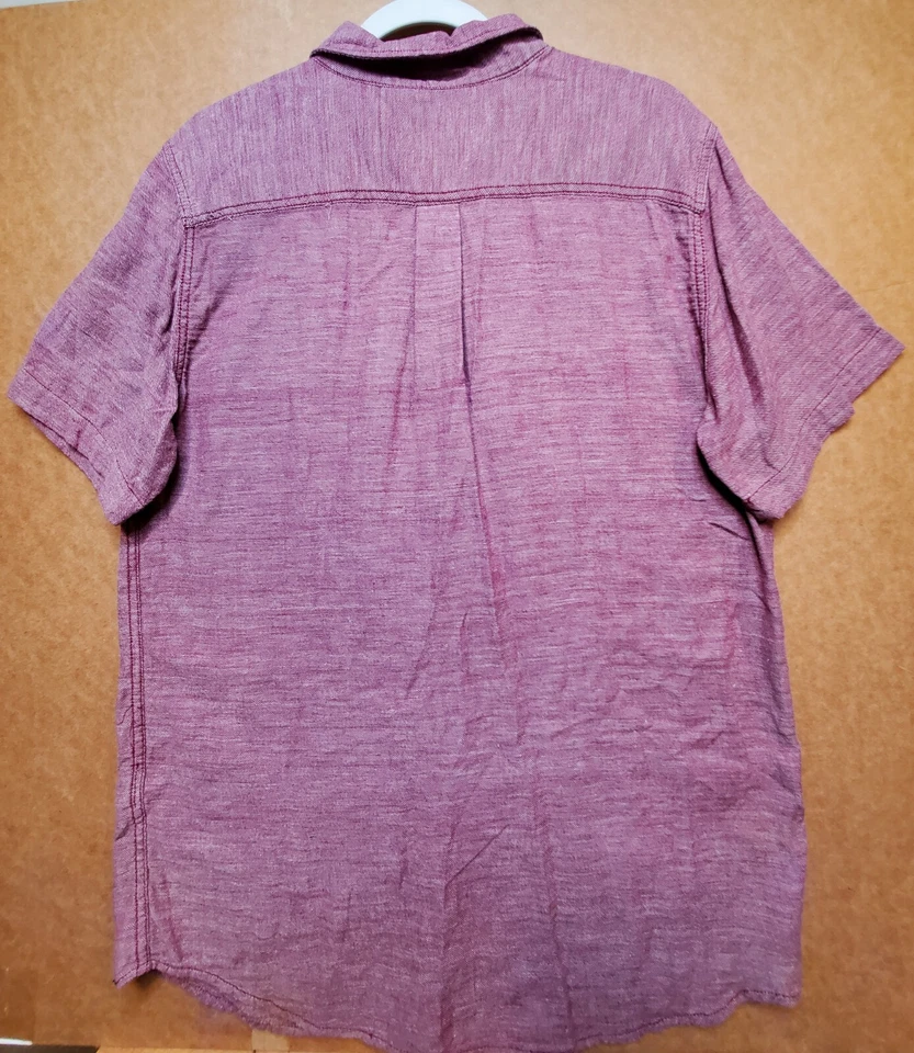 Camisa masculina On the Byas manga curta botão grande borgonha bolso algodão - Imagem 4 de 4