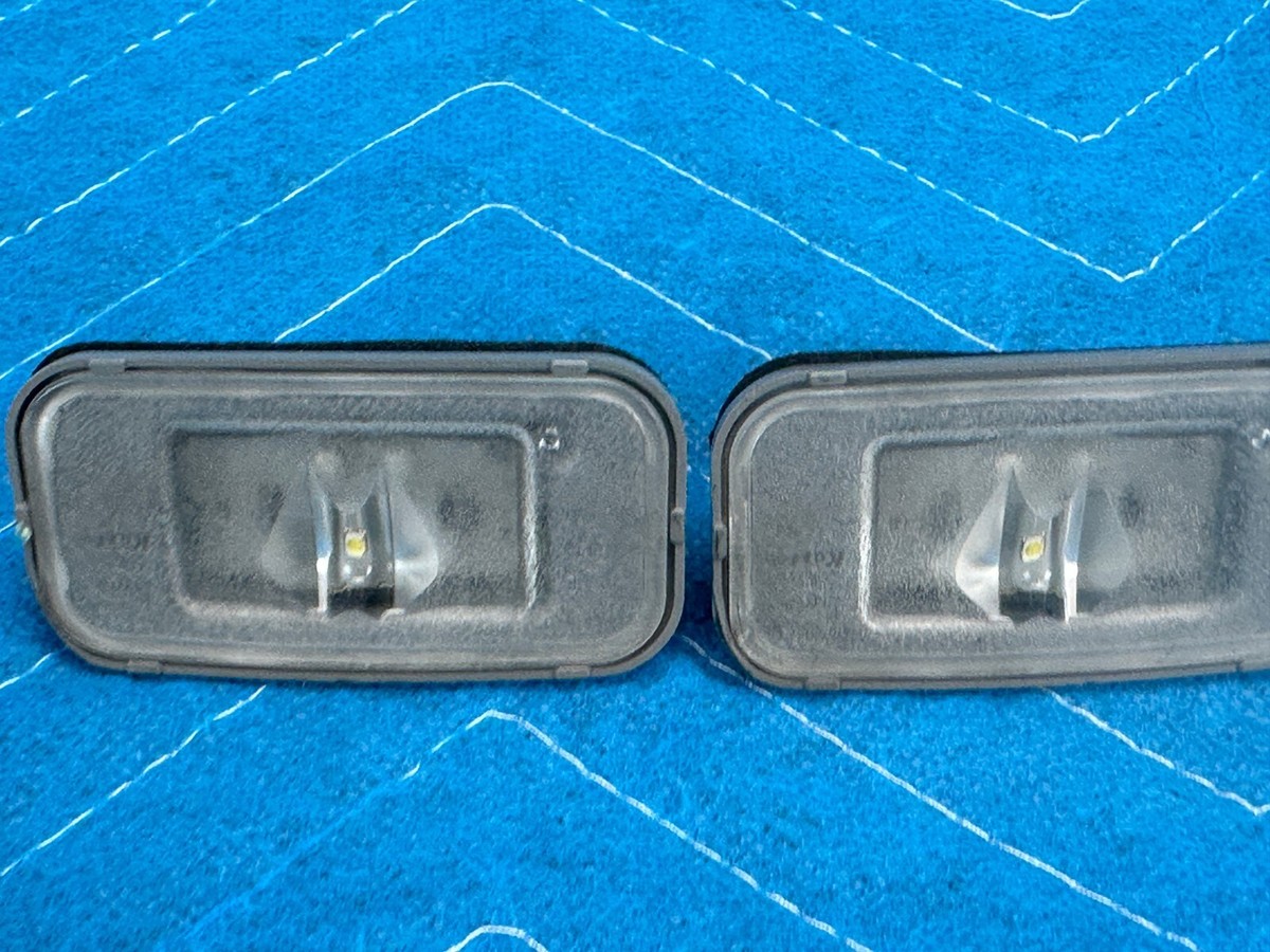 Genuine Lexus Toyota Rear License Plate Lamp 2pc Set 81270-53030