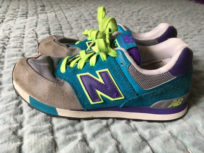 teal colored tennis shoes