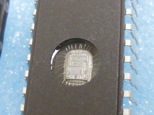 1 piece ST62E25BF1 | 8-bit EPROM MCU w. A/D-CONVERTER | 64b RAM | 20 I/O |CDIP28 - Picture 2 of 5