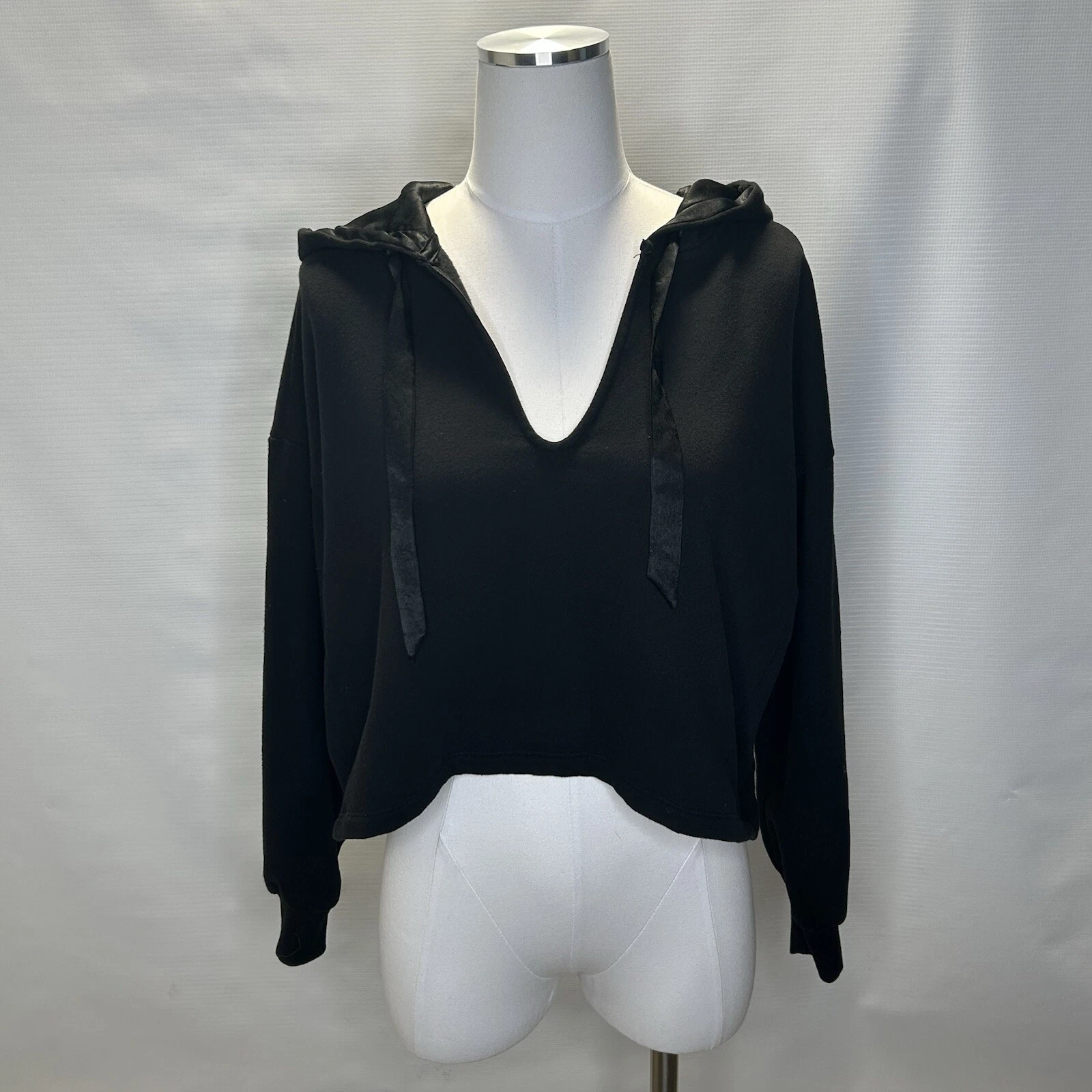 UNDERCOVER Felpa con cappuccio Victoria Secret oversize cropped nera pile raso seta logo taglia XS