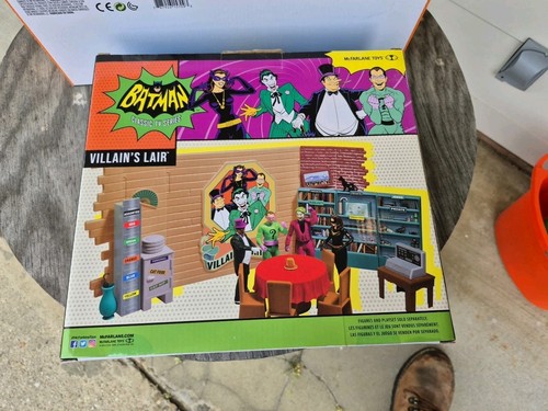 McFarlane DC Retro Batman '66 Batcycle with Side Car Villain's Lair Damaged Box - Picture 8 of 8