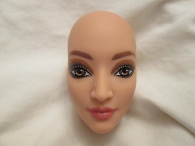 Barbie You Create Basics Deluxe Neutral Easy Swap Bald Head from Kit # 5 JJX39