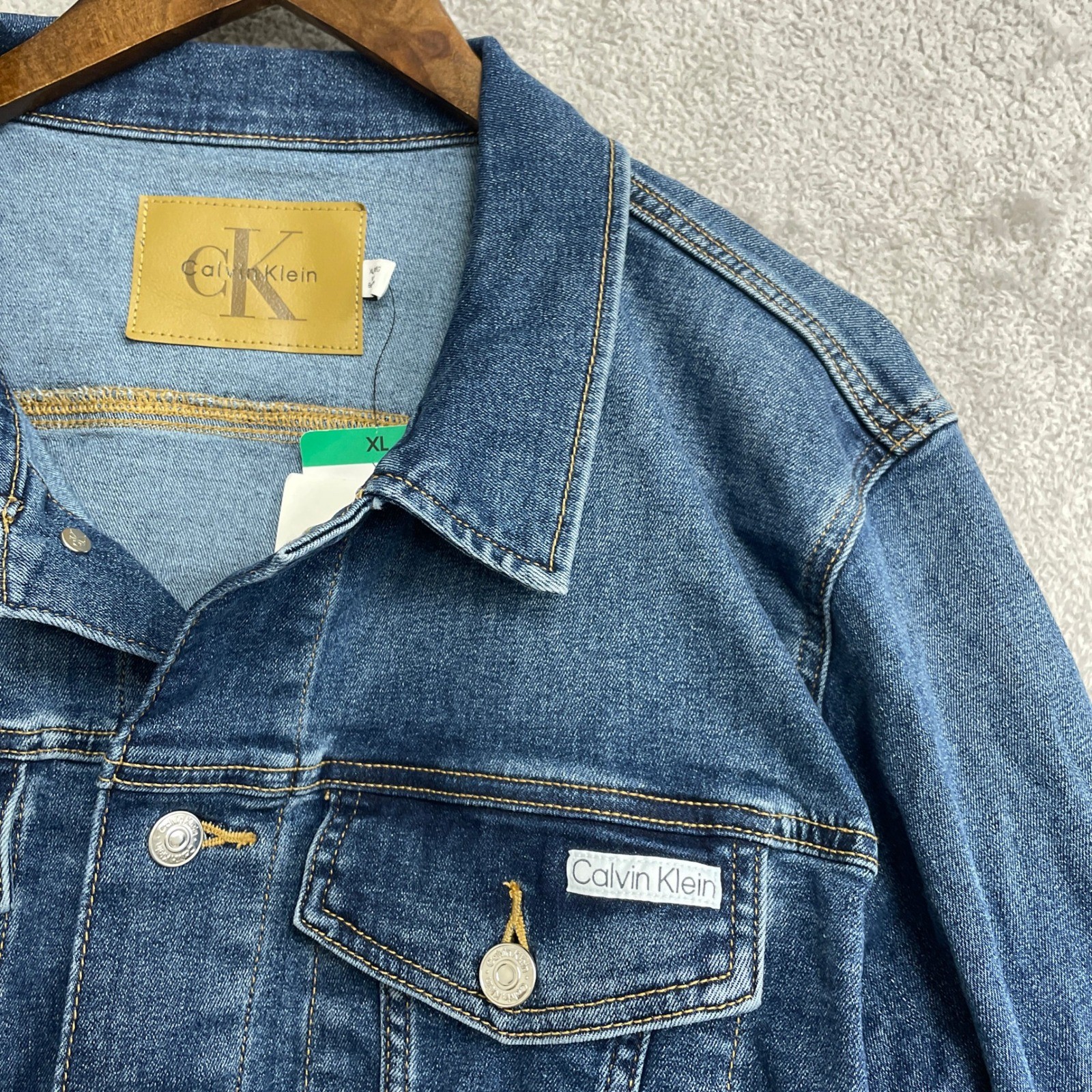 NEW Calvin Klein Women's XL Classic Trucker Jacket Denim Blue Button Front thumbnail 8