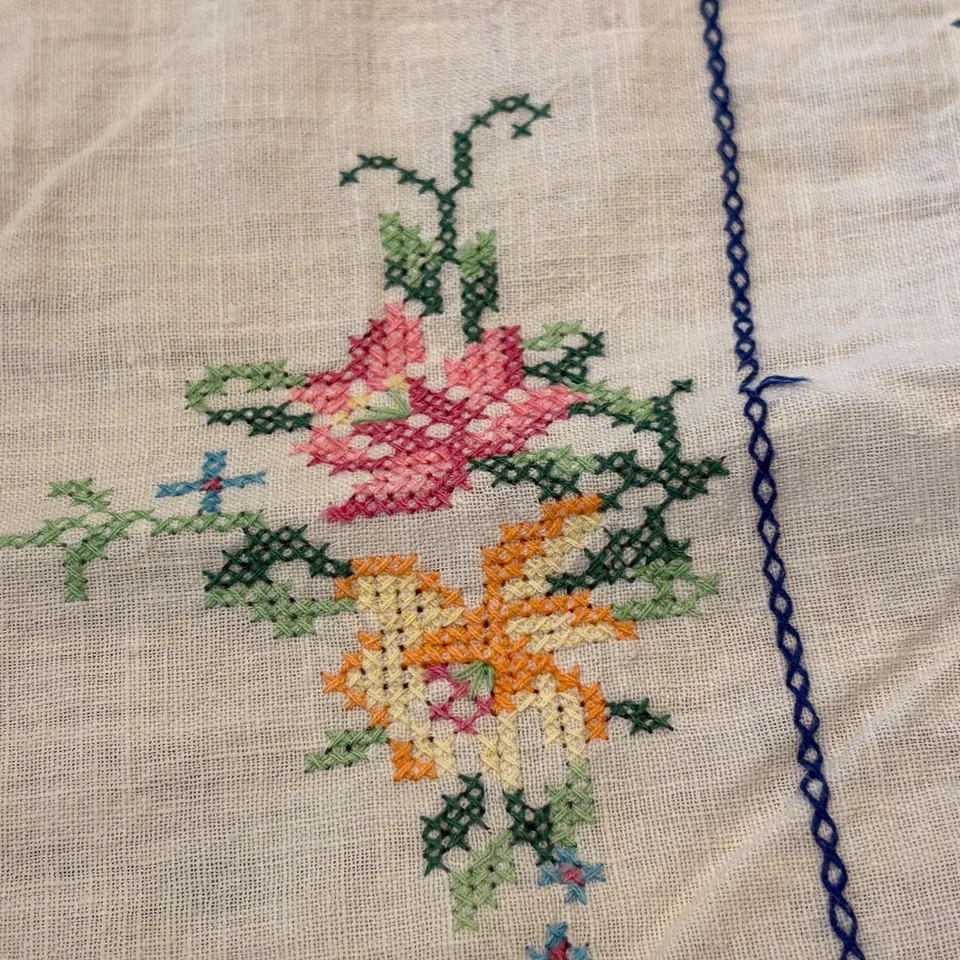 Vintage Embroidered Cotton Handkerchiefs Lot Of 18 Floral Lace Details - Image 4 of 4