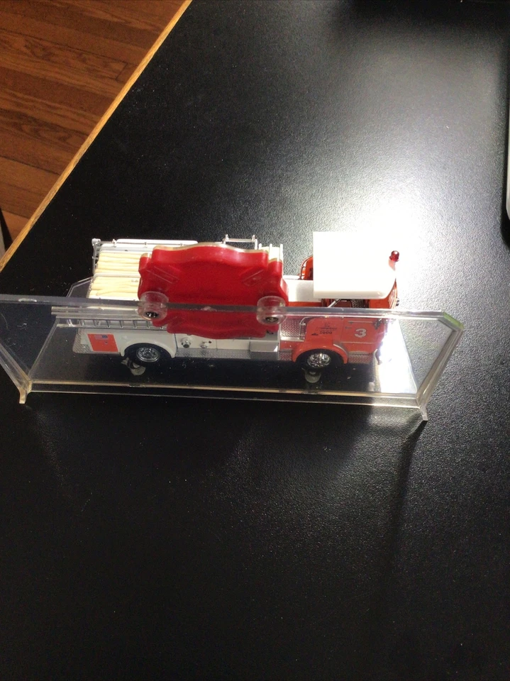 Code 3 2000 Firehouse Expo Crown Pumper E-3 (12228) On Plastic Base - Image 4 of 4