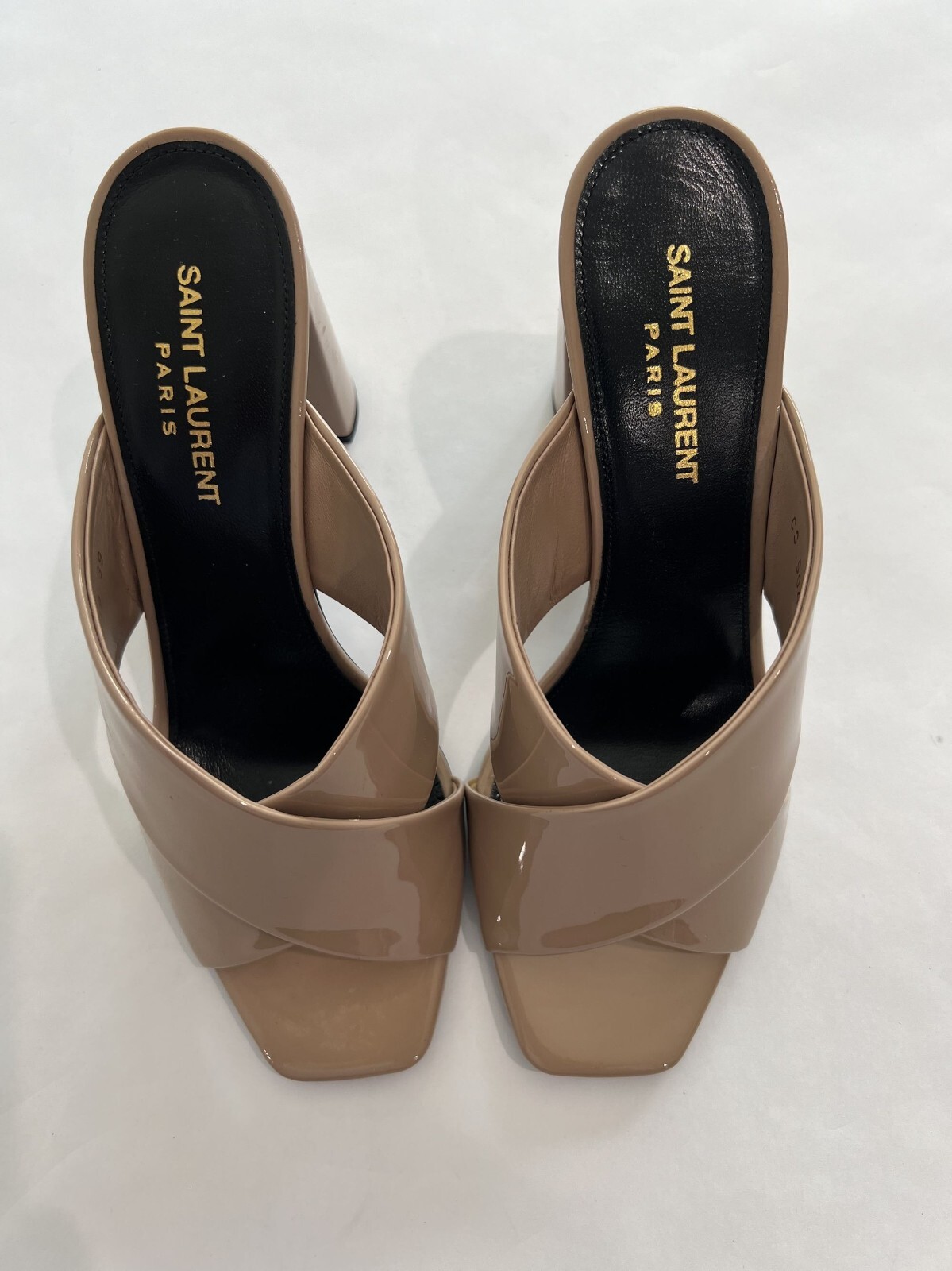 Sandali Saint Laurent LouLou 95 Mule in nudo