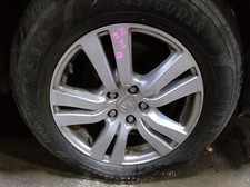 Used Wheel fits: 2017 Honda Ridgeline 18x8 alloy 5 double spoke factory installe