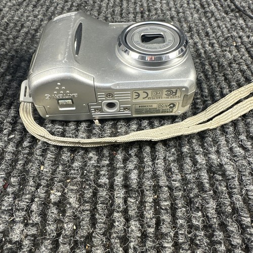 Nikon Coolpix E3200 fotocamera digitale 3,2 MP 3,0x zoom ottico con custodia - TESTATA - Foto 5 di 10