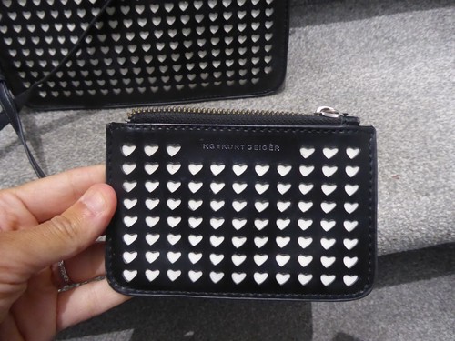 KURT GEIGER BLACK CROSSBODY / SHOULDER BAG & PURSE HEART DESIGN DETACHABLE STRAP - Picture 3 of 7