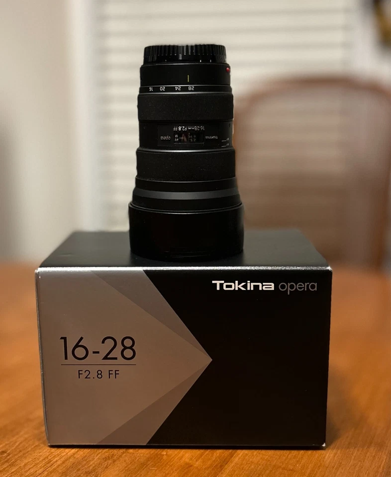 Lente Tokina Opera 16-28 f/2,8 para Canon - Excelente Estado, caja original Foto 2 de 4