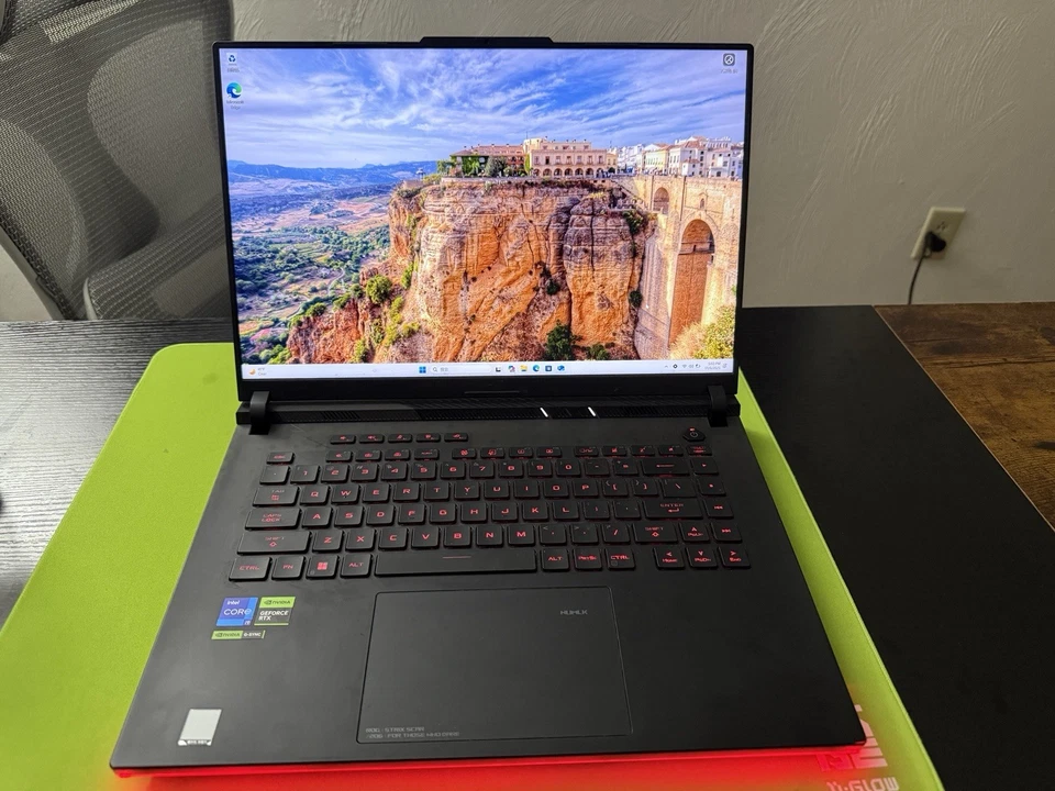 Portátil para juegos ASUS ROG Strix Scar 18 I9-13th, RTX 4090, 32 GB RAM, SSD de 1 TB Foto 4 de 4