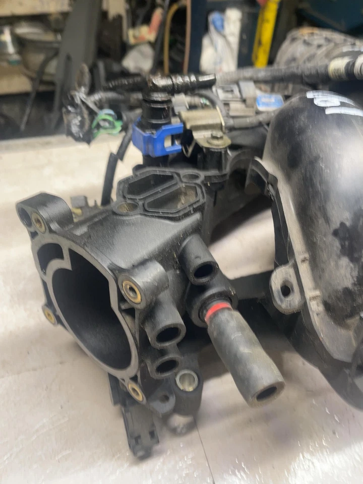 Colector de admisión FORD FOCUS 08 09 10 11 Foto 2 de 4