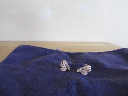 Vintage Leaf Design Pink on  Goldtone Clip On Earrings Lever Back