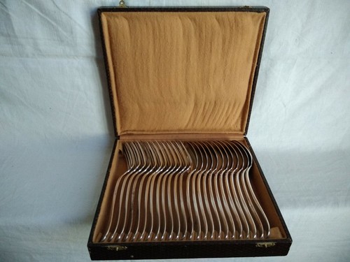 Ménagère 24 Pièces En Métal Argenté – Dans Son écrin – Occasion