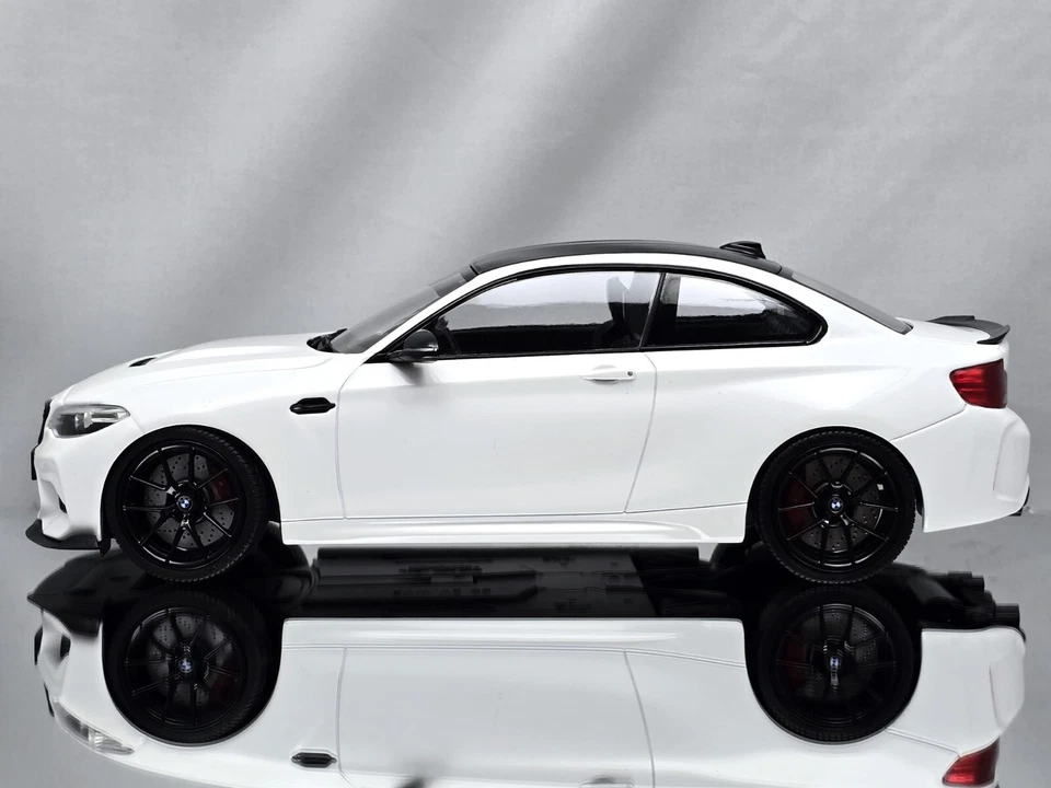 Minichamps BMW M2 CS Coupe (F87) 2020 White With Black Rims 1:18 - Image 2 of 4