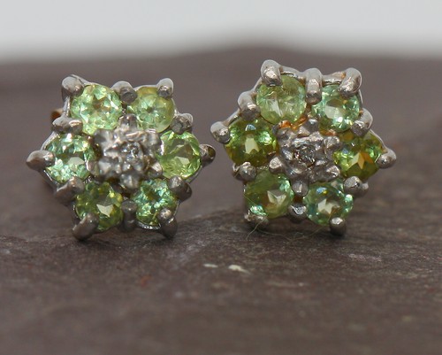 9ct Yellow Gold Natural Peridot & Diamond Cluster Stud Earrings Studs British - Picture 5 of 10
