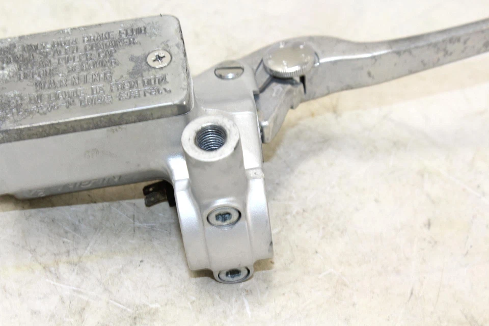 Главный цилиндр переднего тормоза 2005 Suzuki Boulevard M50 Vz 800 - Изображение 4 из 4