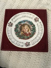 Vtg Royal Doulton 1987 Christmas collector plate "The Holly and the Ivy".
