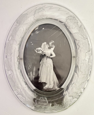 Crystal Clear Signatures Frosted Chrysanthemum Oval Picture 5x7 Frame  SALE!