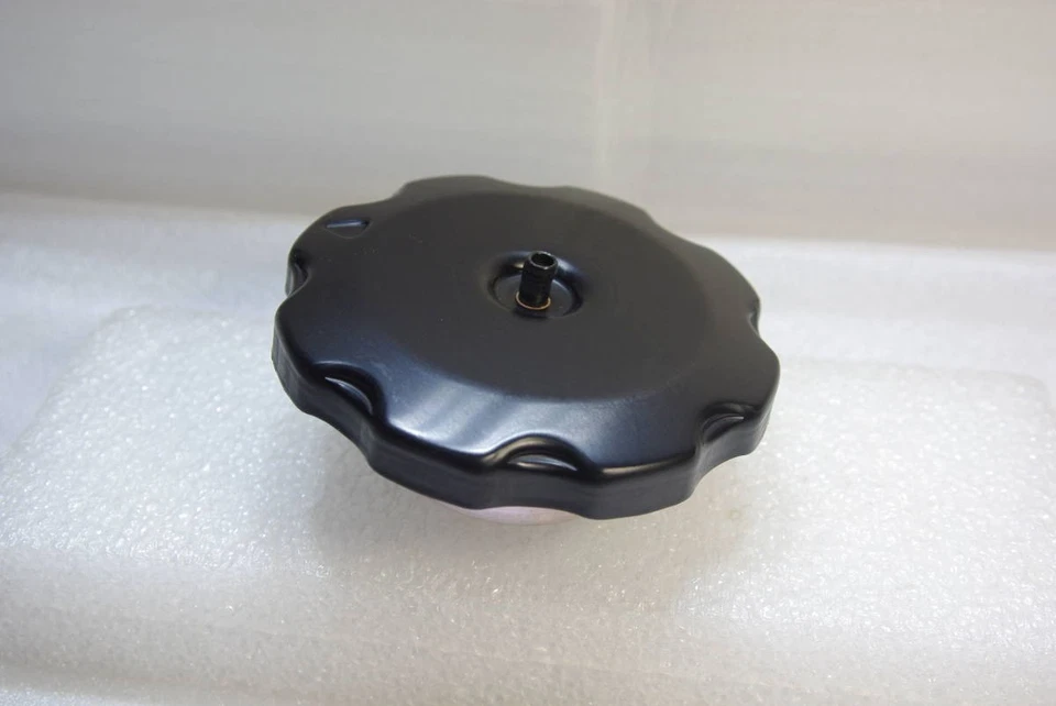 Tapa del tanque de combustible original Honda CB1100R Foto 3 de 4