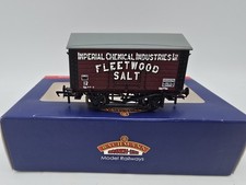 #6672 Bachmann 33-179A 10 ton salt wagon 12 in "ICI / Fleetwood Salt" livery.