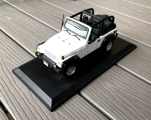 MAISTO 1/18 2005 WHITE JEEP RUBICON CONVERTIBLE DIE CAST JEEP 04232 JUST NO BOX - 第 9/18 張圖片