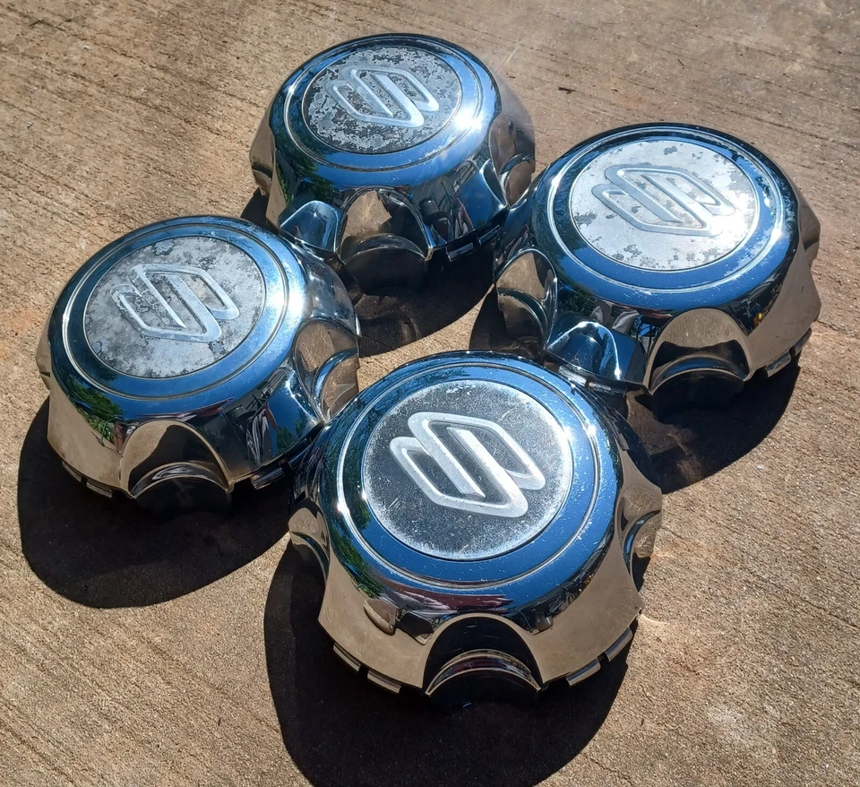 Juego de 4 tapas centrales Suzuki Grand Vitara, 2004-2006 número de pieza 2744 Foto 2 de 3