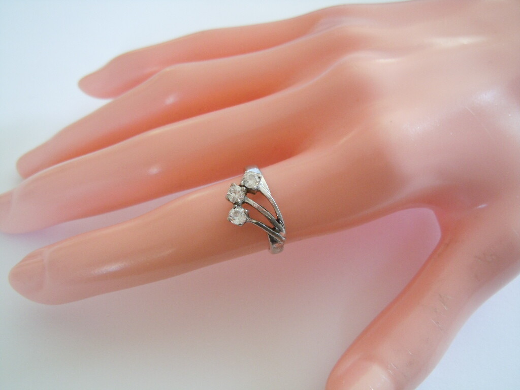 silver 500 3連 ジルコニア 15号 vintage リング b07 925 Sterling Silver Ring with 3 Clear Stones Small Size 2.2
