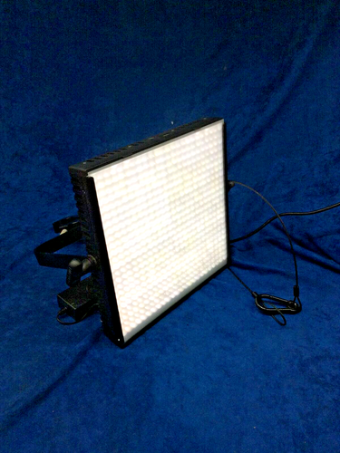 LITE PANELS LP-1 X1 5600K-FLOOD W/ POWERSUPPLY AND C-CLAMP - Picture 2 of 5