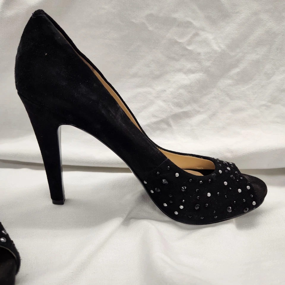 Zapatos de salón Nine West Evao Peep Toe para mujer 9,5 M de gamuza negros con joyas Foto 4 de 4