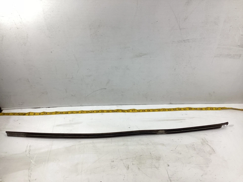 BMW 328I XDRIVE 2010-2013 sello del capó delantero 51711847061 OEM. Foto 2 de 4