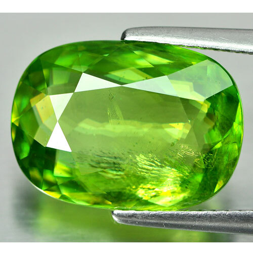 Sphène (titanite) jaune de Madagascar en rond facetté de 0,62Ct