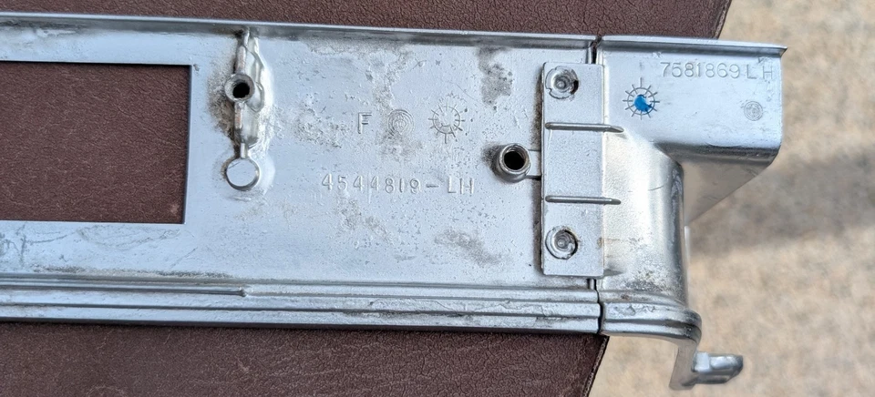 Buick Riviera Deluxe 1966 1967 interior reposabrazos bisel, lado del conductor, con asiento PW/PS Foto 3 de 4