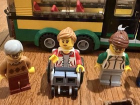 LEGO CITY Bus Station 60154 100% COMPLETE + All Minifigures DISASSEMBLED
